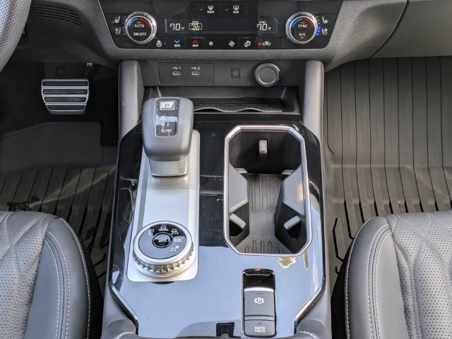 Used 2025 Mitsubishi Outlander SEL FWD image 17