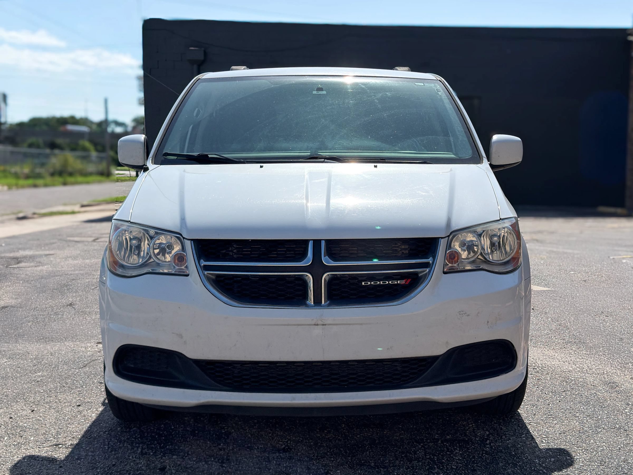 Used 2015 Dodge Grand Caravan SXT FWD image 2
