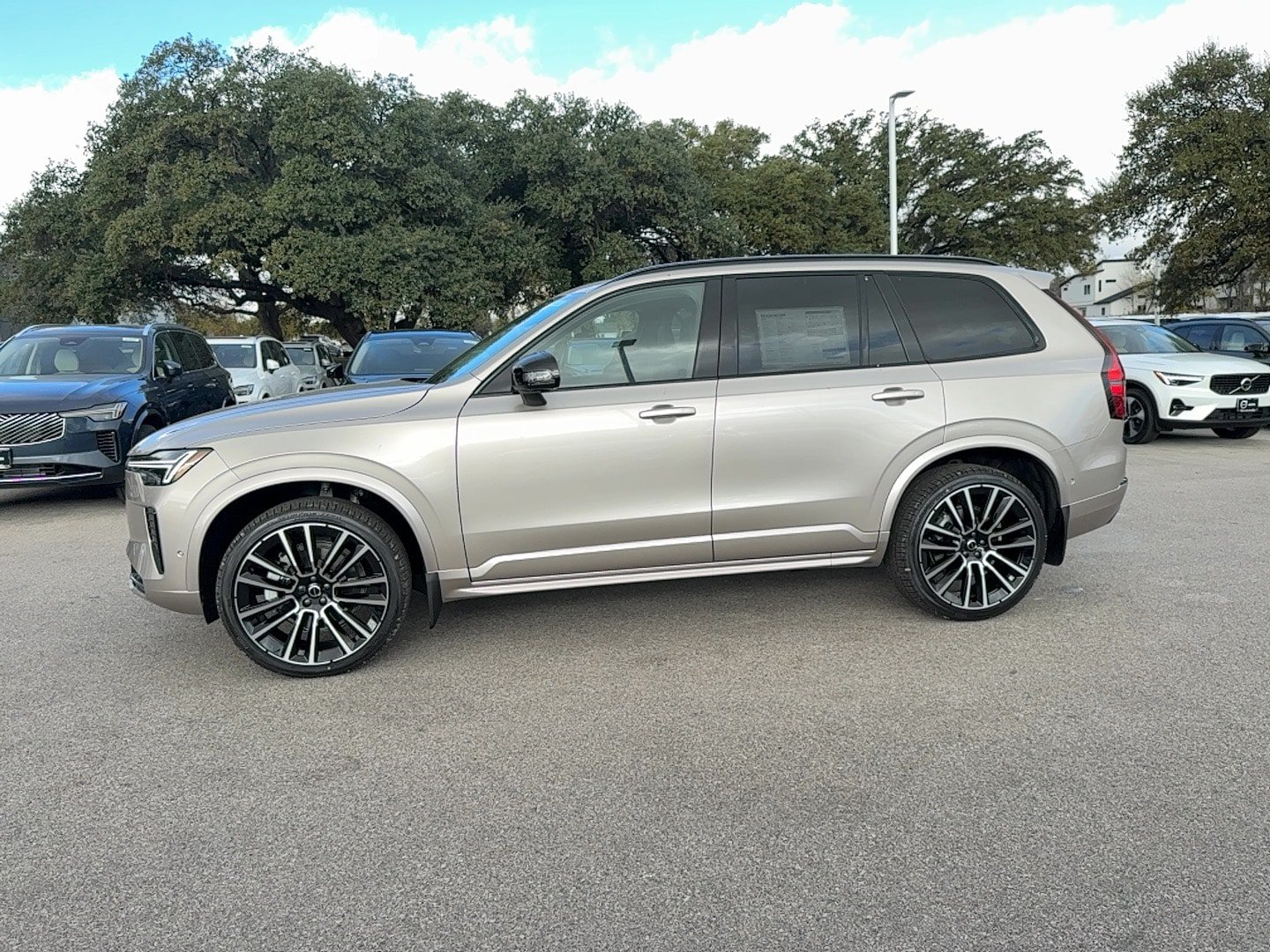 New 2026 Volvo XC90 B6 Ultra w/ Lounge Package AWD/4WD image 3