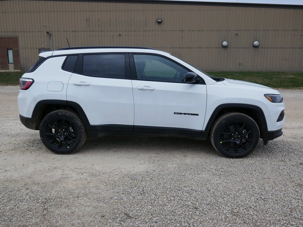 New 2026 Jeep Compass Latitude image 3
