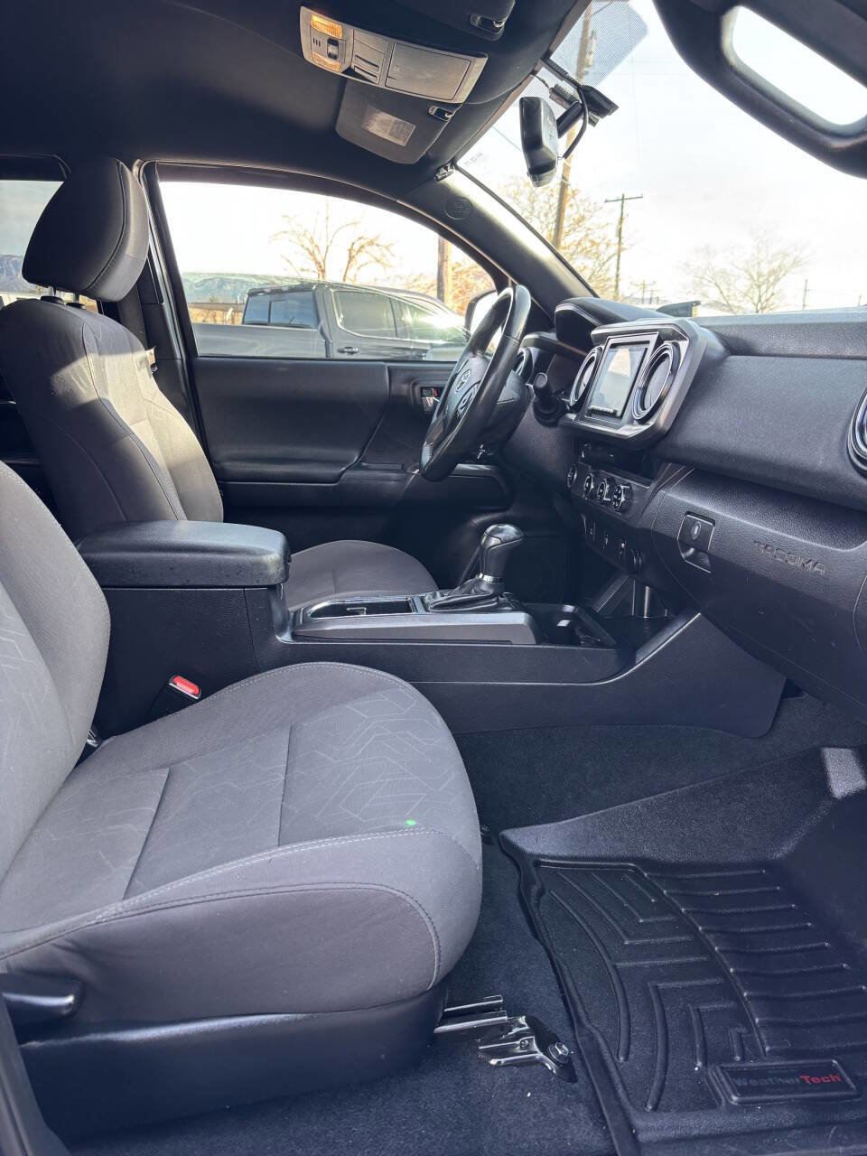 Used 2017 Toyota Tacoma TRD Off-Road w/ Tow Package image 15