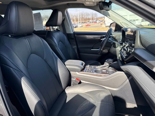 Used 2023 Toyota Highlander Limited image 13