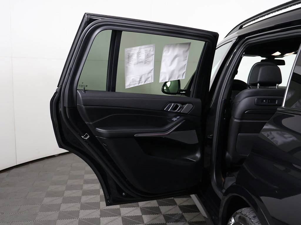 Used 2022 BMW X7 M50i image 27