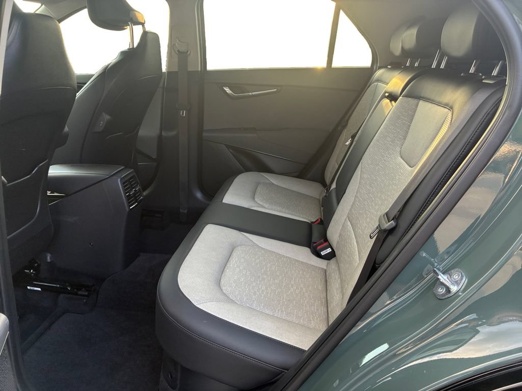 Used 2024 Kia Niro SX Touring FWD image 27