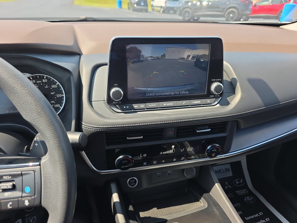 Used 2023 Nissan Rogue SV AWD/4WD image 19