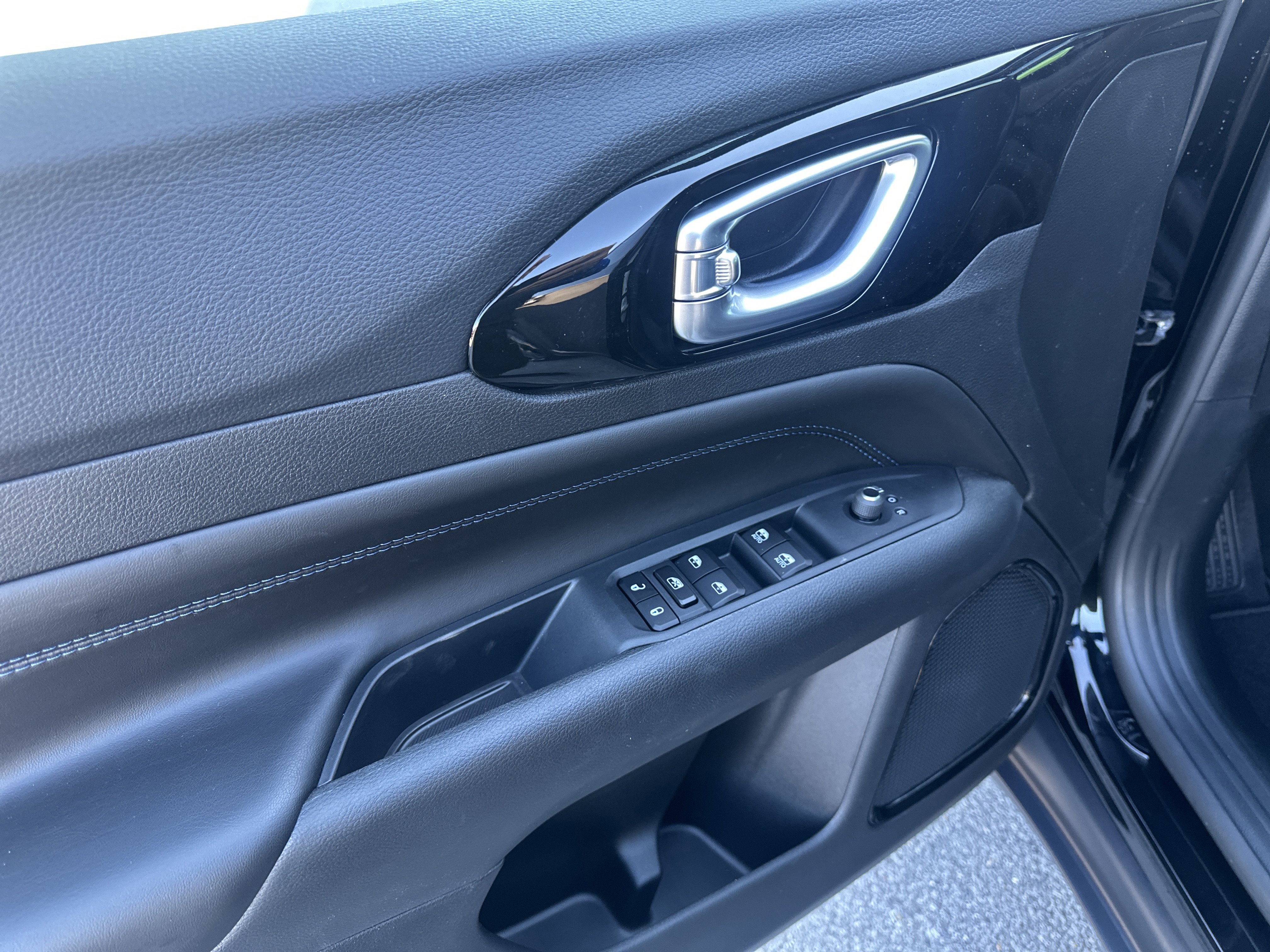 New 2026 Jeep Compass Latitude AWD/4WD image 12