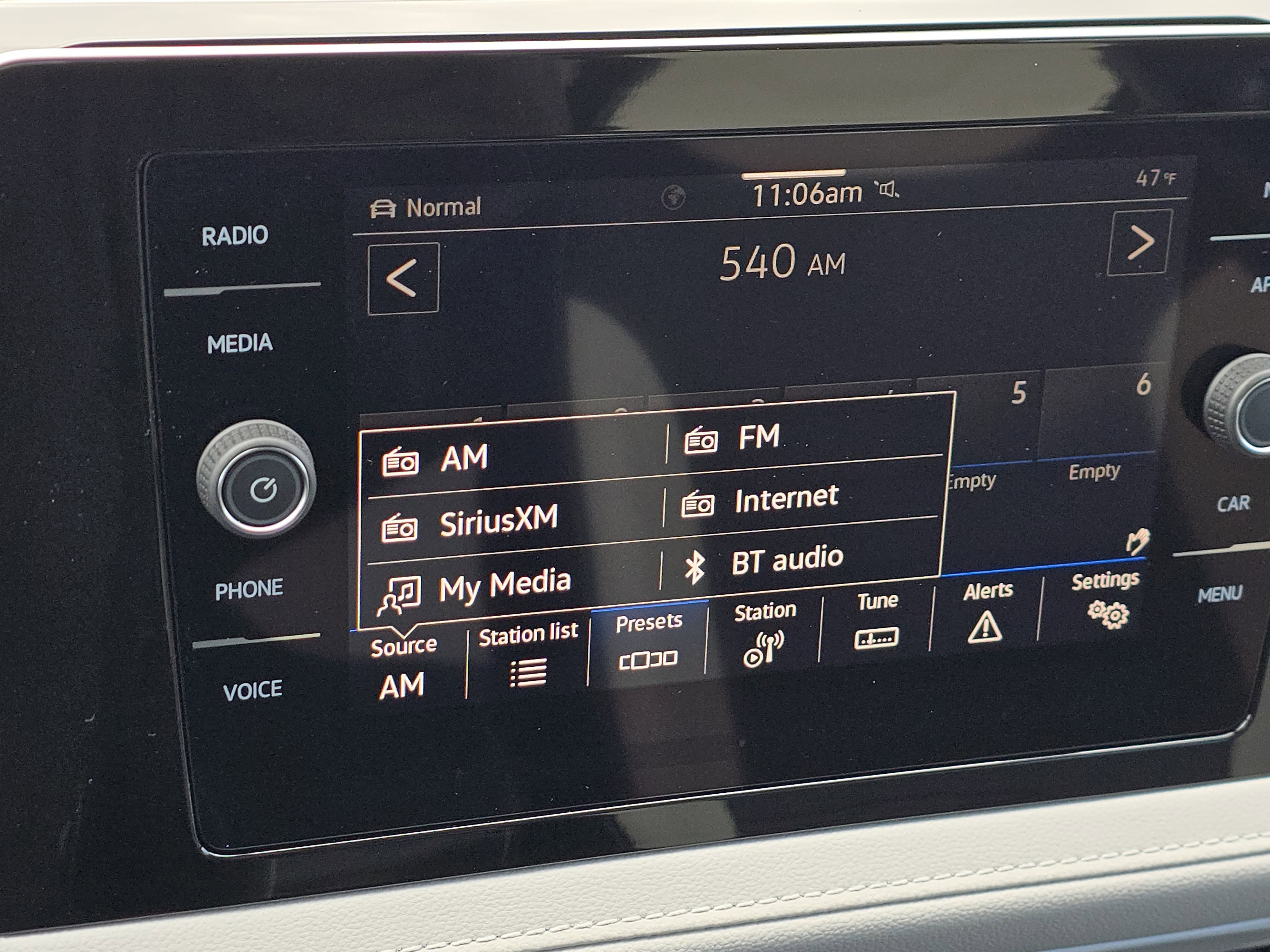 New 2026 Volkswagen Taos SEL image 15