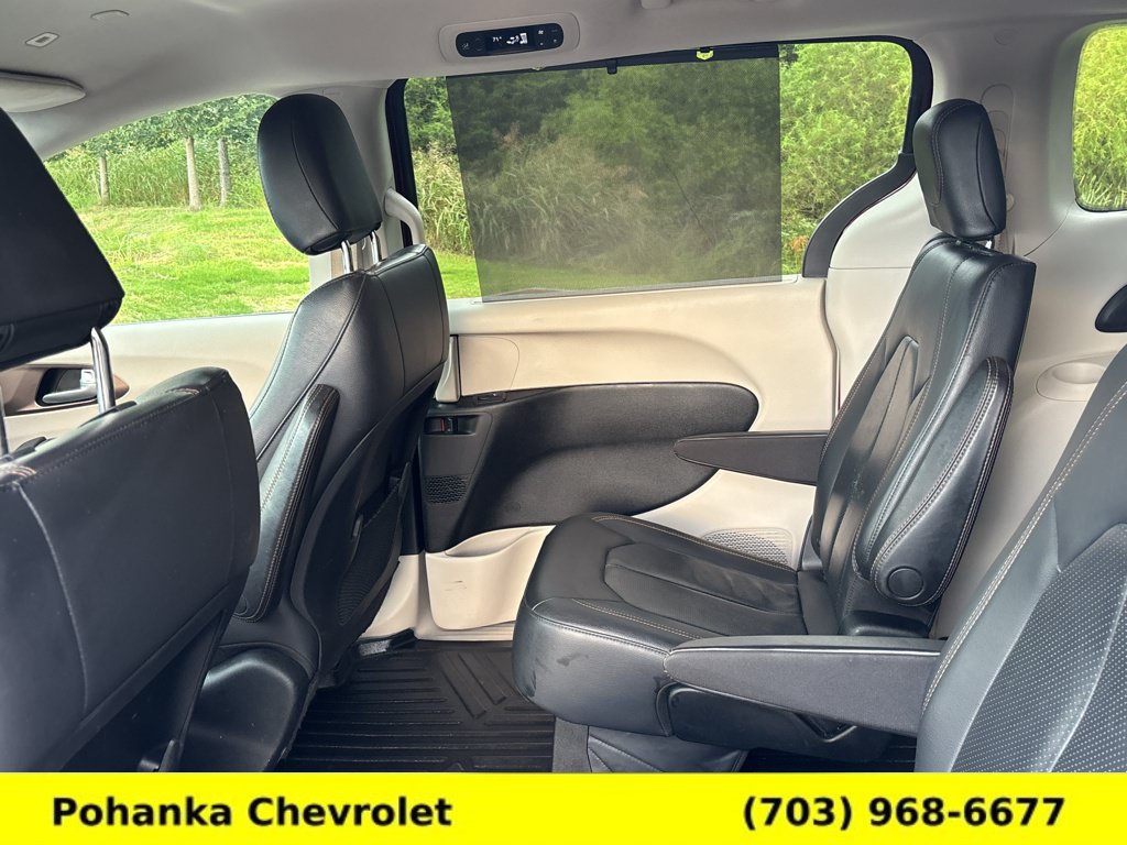 Used 2018 Chrysler Pacifica Touring-L w/ Tire & Wheel Group FWD image 23