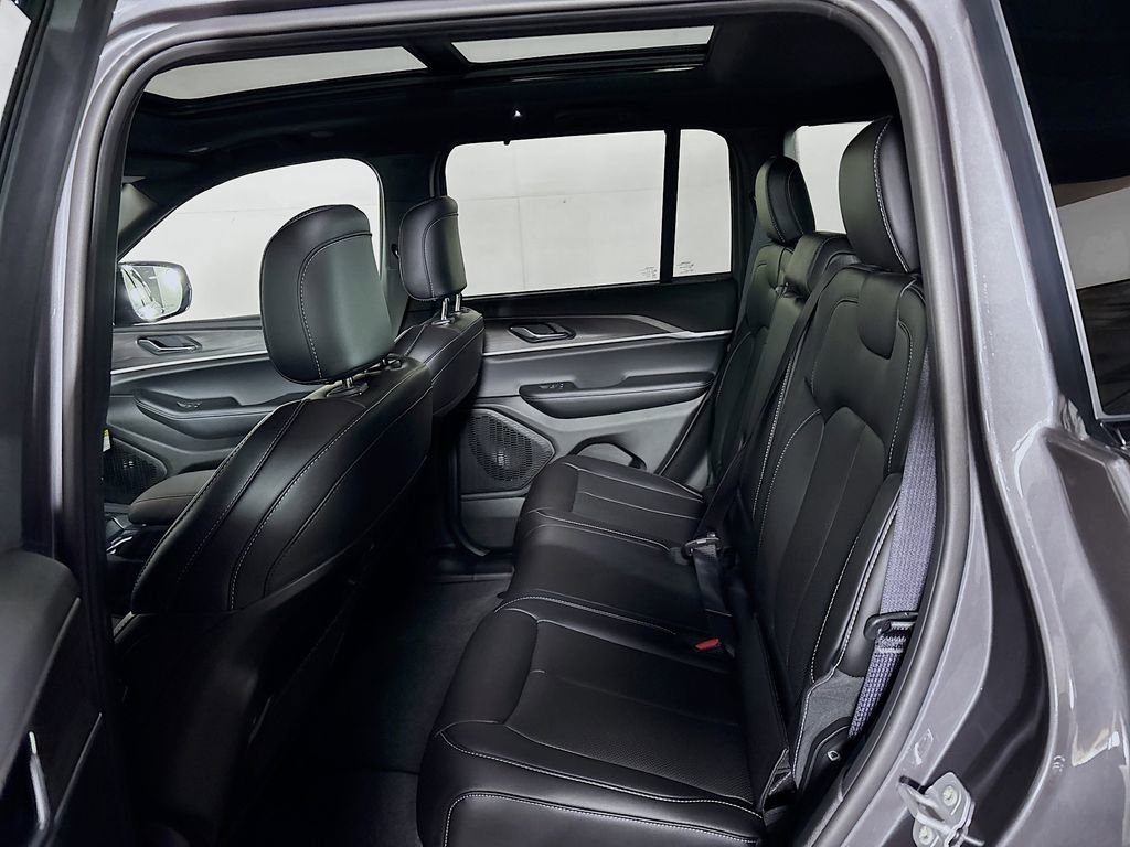 New 2025 Jeep Grand Cherokee Limited image 22
