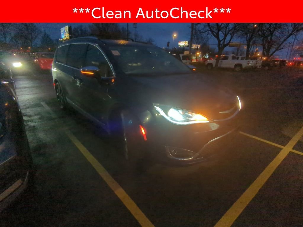 Used 2018 Chrysler Pacifica Limited w/ Tire & Wheel Group image 3