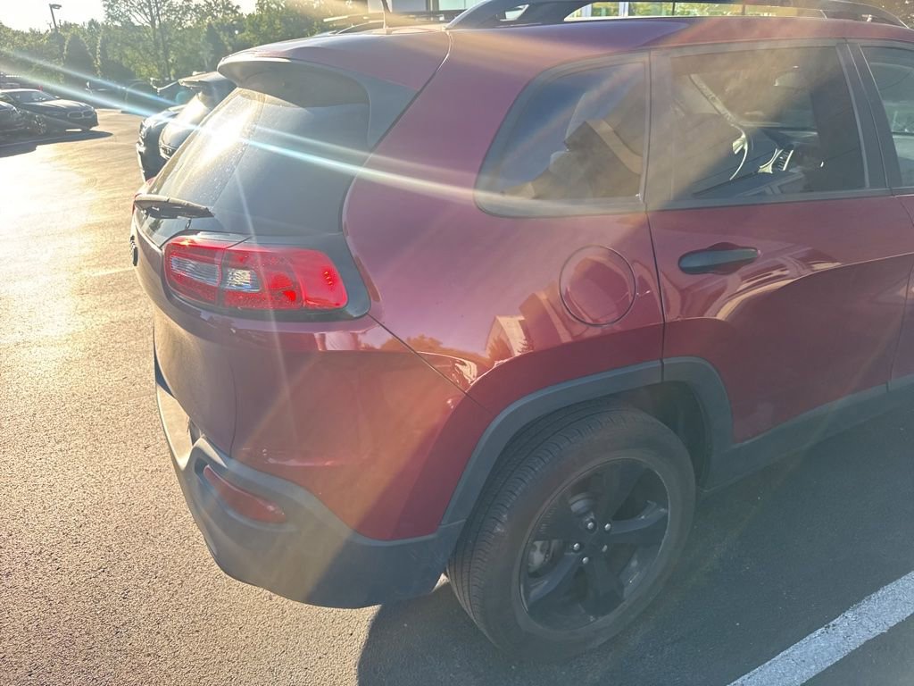 Used 2017 Jeep Cherokee Sport w/ Cold Weather Group AWD/4WD image 12