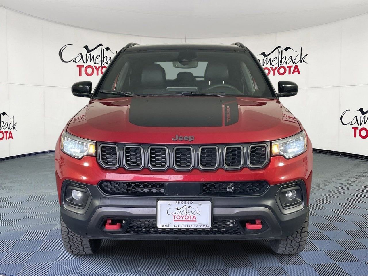 Used 2025 Jeep Compass Trailhawk image 3