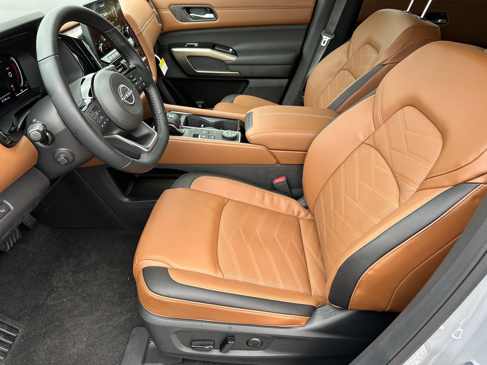 New 2025 Nissan Pathfinder Platinum w/ Cargo Package image 9