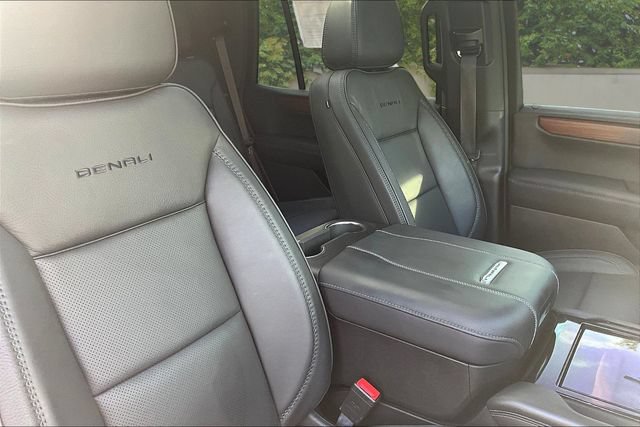Used 2026 GMC Yukon Denali w/ Sun & Power Step Package AWD/4WD image 29