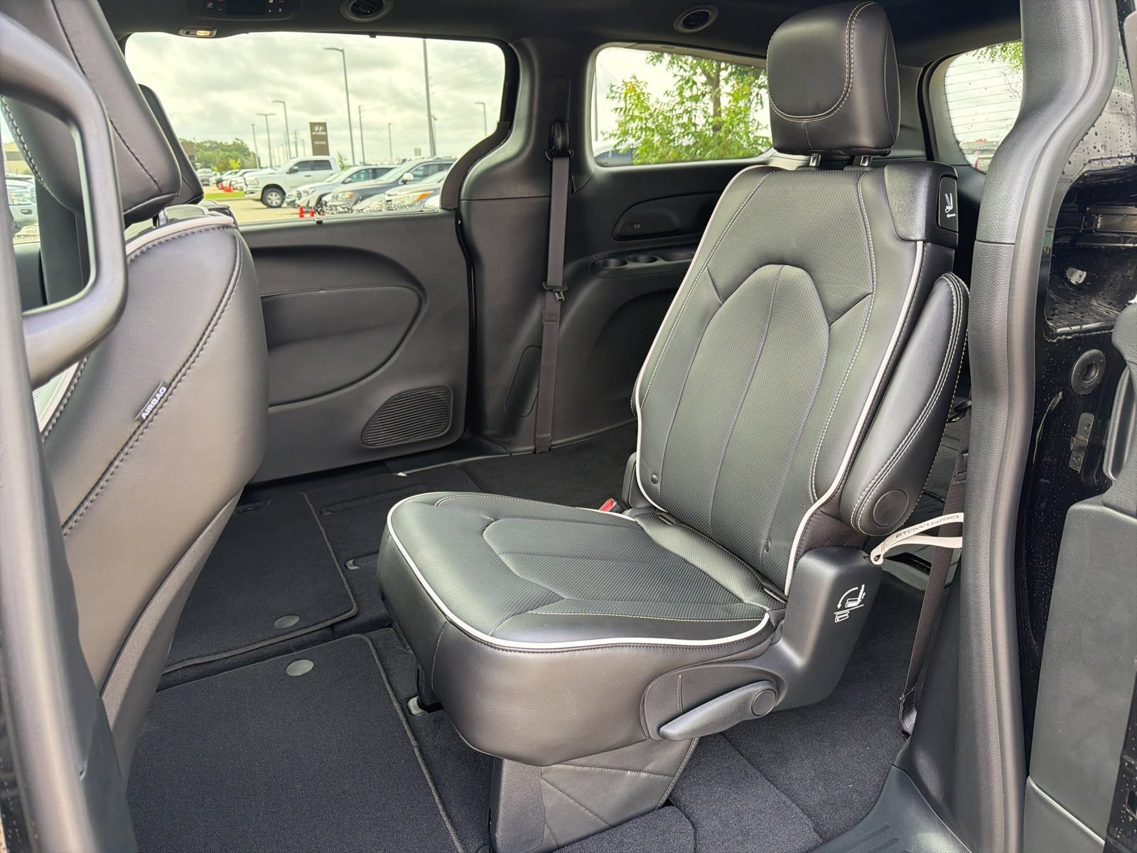 New 2027 Chrysler Pacifica Limited FWD image 22