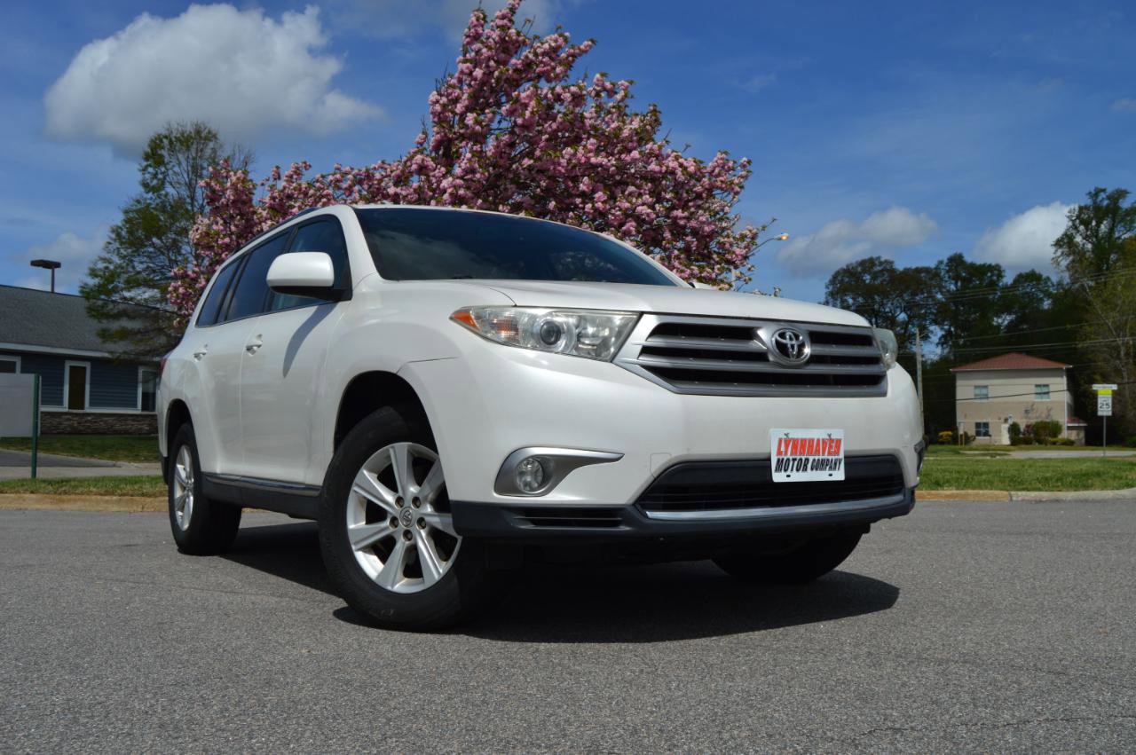 Used 2011 Toyota Highlander SE w/ Tow Pkg AWD/4WD image 24