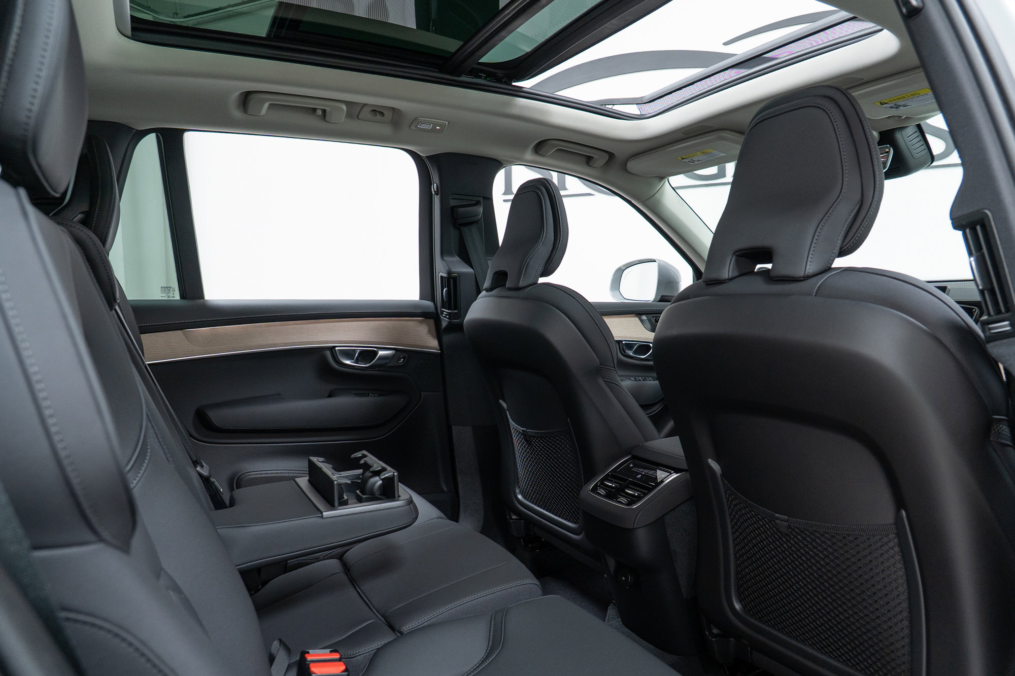 New 2026 Volvo XC90 B6 Plus w/ Protection Package Premier image 23