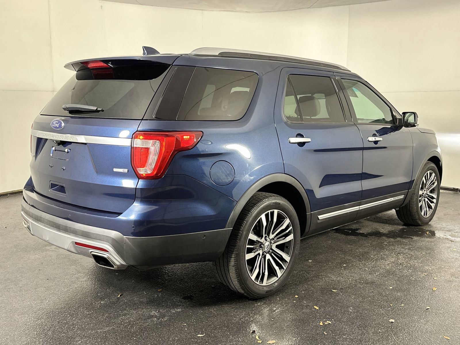 Used 2016 Ford Explorer Platinum image 11