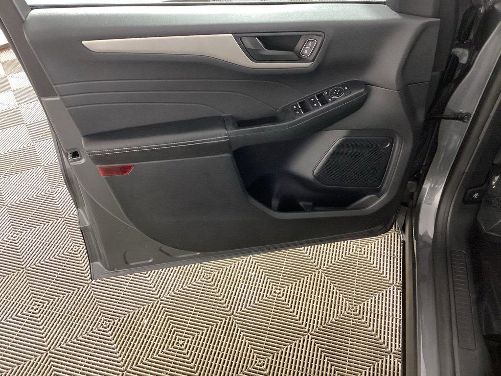 Used 2022 Ford Escape SE w/ Cold Weather Package image 15