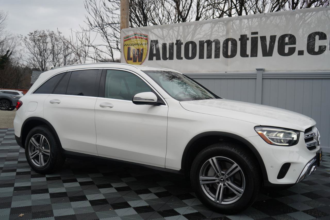 Used 2022 Mercedes-Benz GLC 300 4MATIC w/ Premium Package Lite image 2