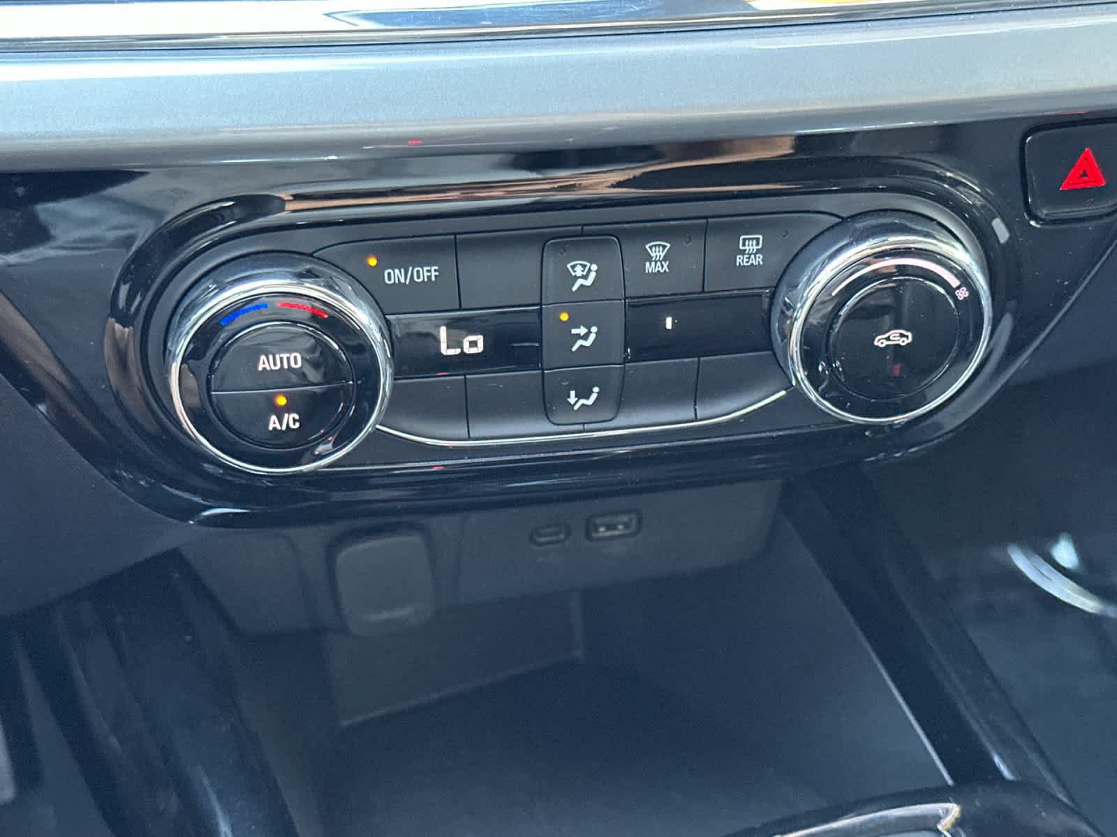 Used 2025 Chevrolet Trax LT FWD image 21