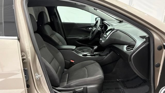 Used 2023 Chevrolet Malibu LT FWD image 19