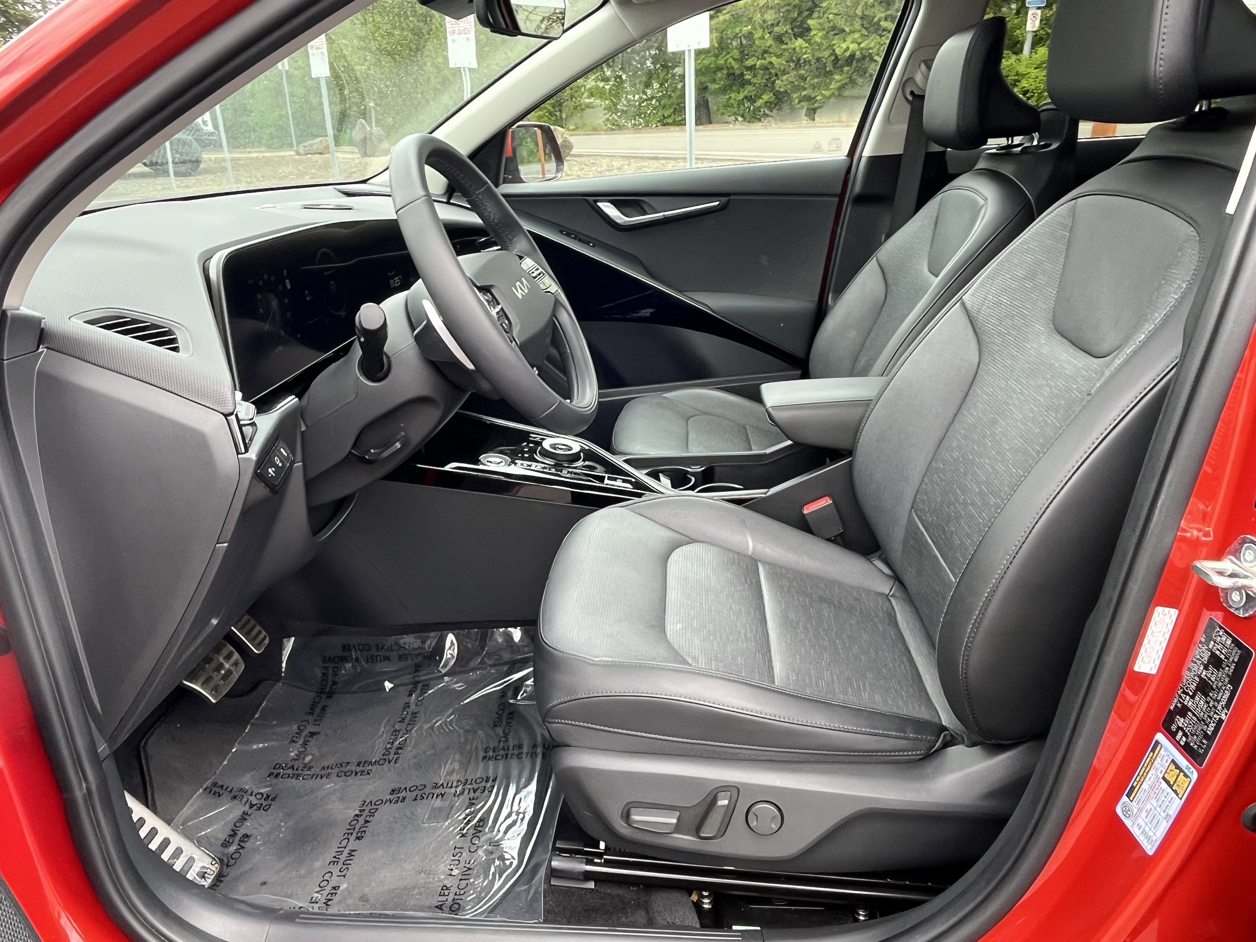 Used 2023 Kia Niro Wave w/ Wave Preserve Package FWD image 10
