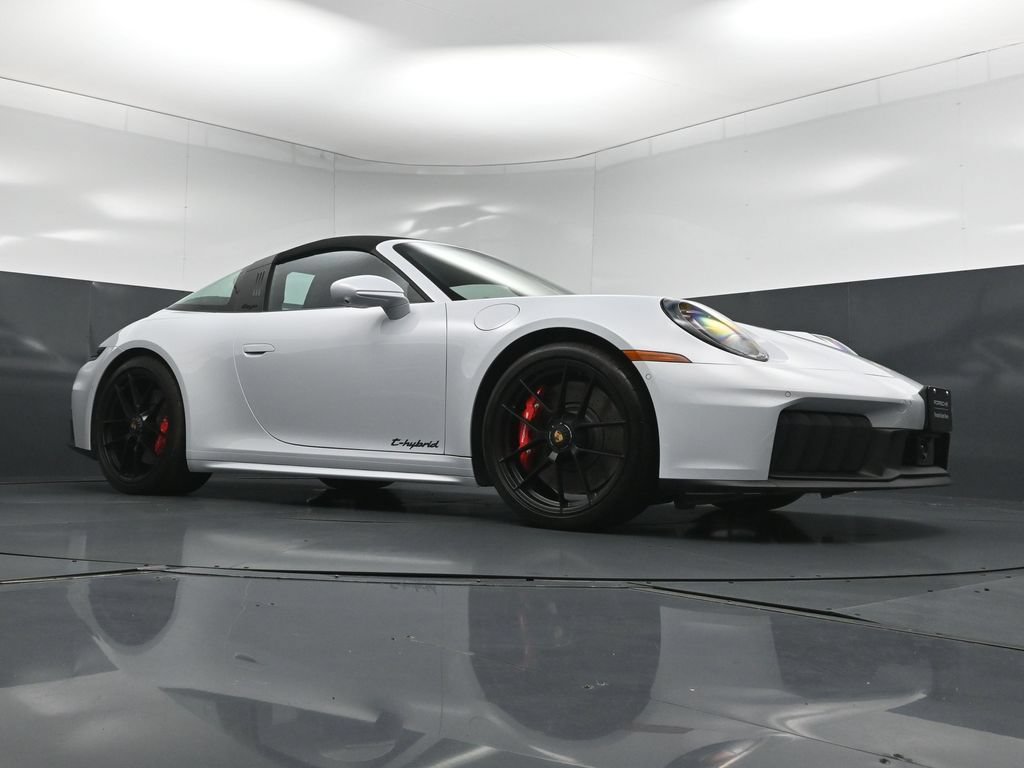 Certified 2025 Porsche 911 Targa 4 GTS AWD/4WD image 30