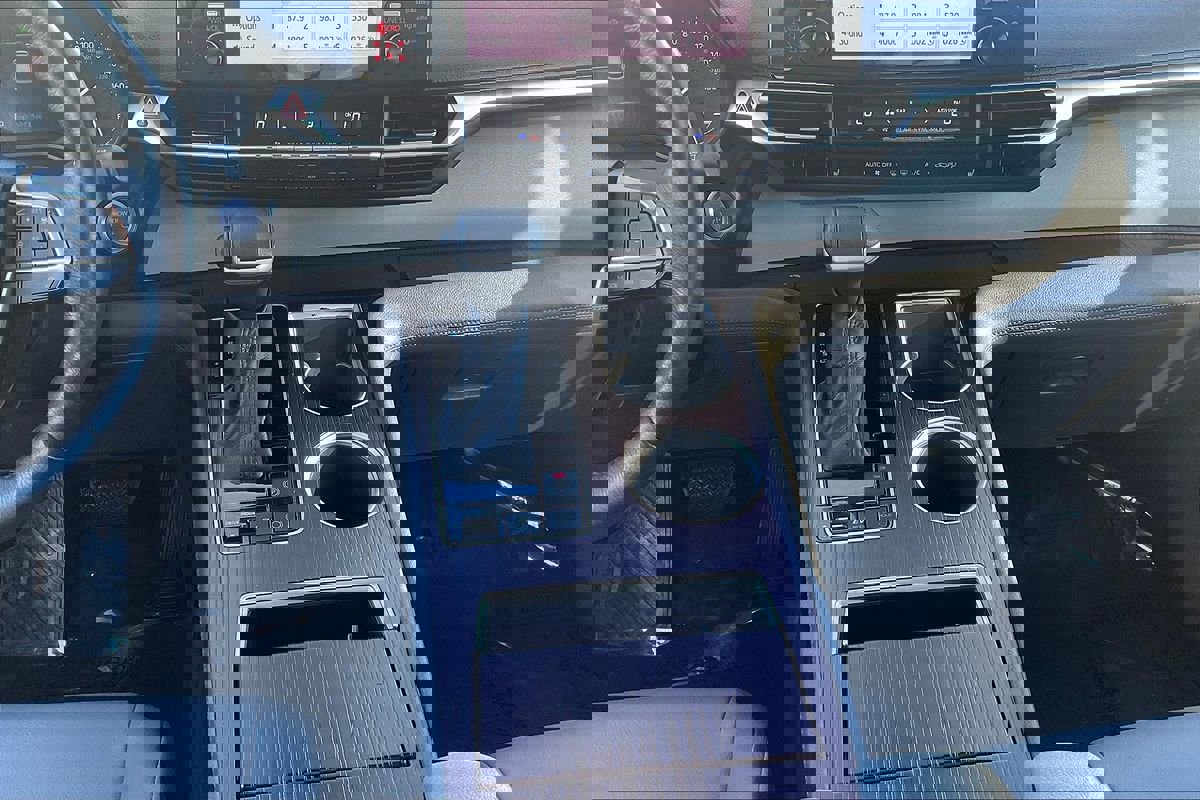 Used 2023 Toyota Sienna XLE image 30