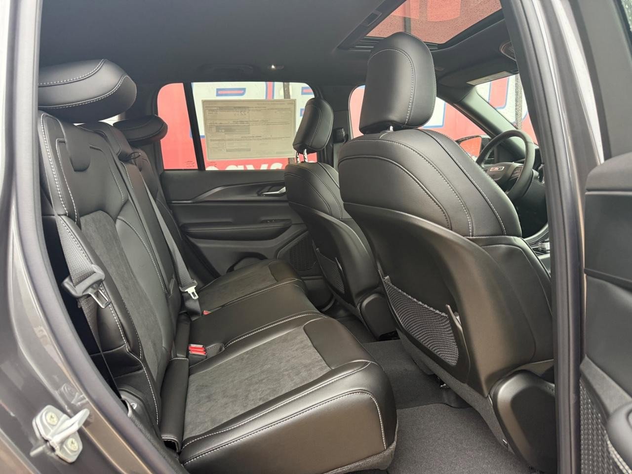 New 2025 Jeep Grand Cherokee Altitude image 6