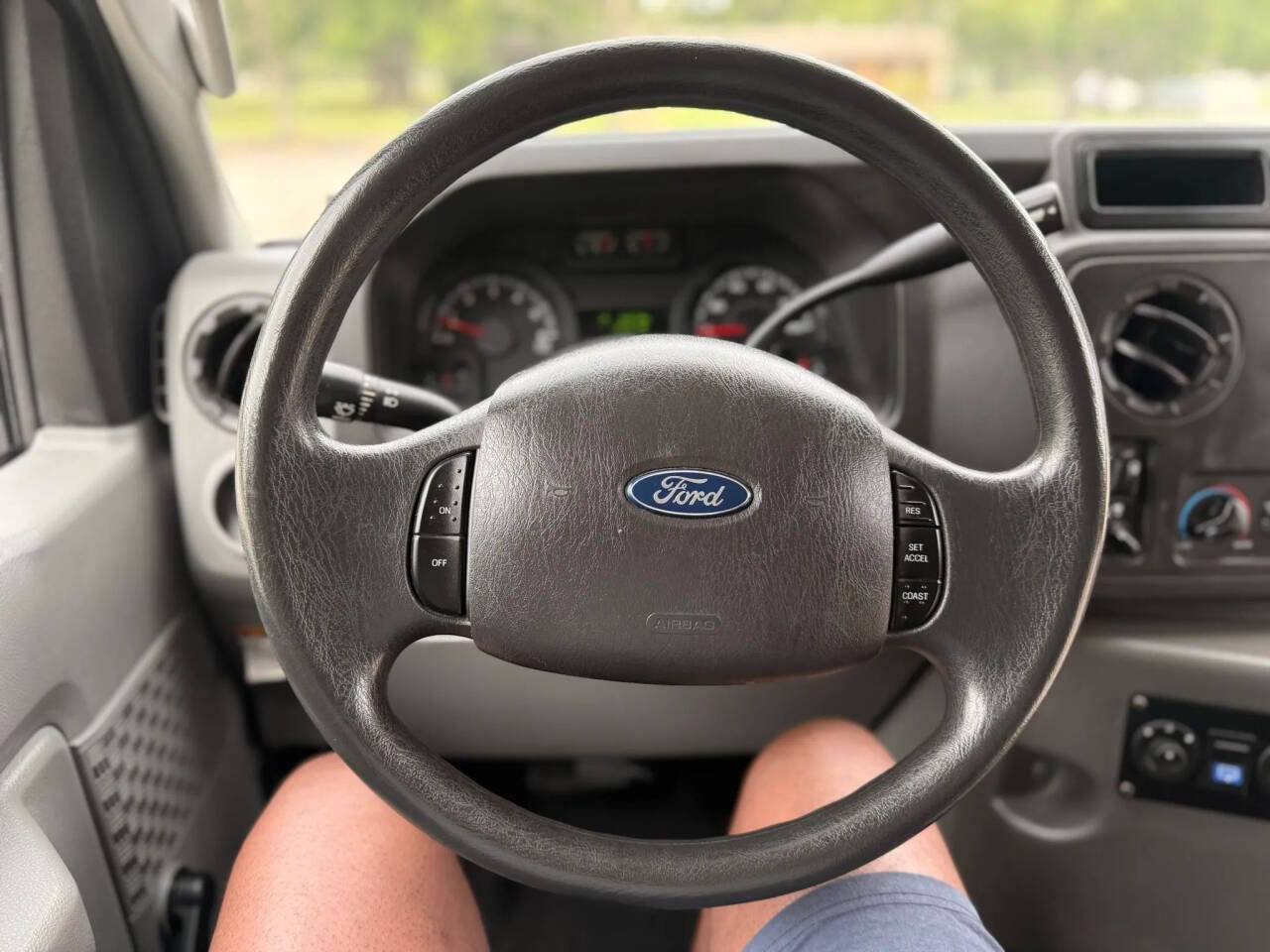 Used 2015 Ford E-350 and Econoline 350 Super Duty RWD image 9