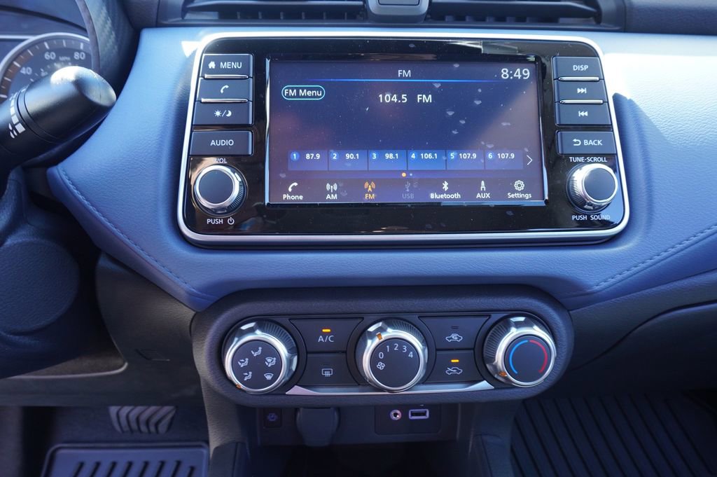 New 2025 Nissan Versa SV w/ Trunk Package FWD image 19