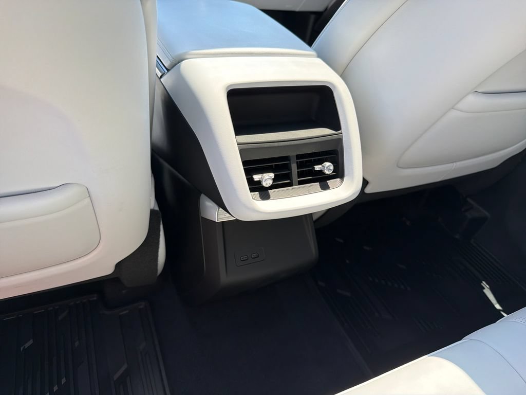 Used 2024 Cadillac Lyriq Luxury AWD/4WD image 32