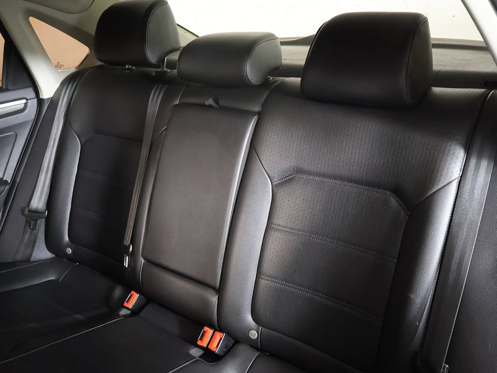 Used 2017 Volkswagen Passat 1.8T SE FWD image 27
