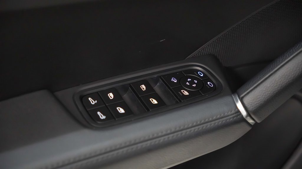 Used 2023 Porsche Cayenne image 22