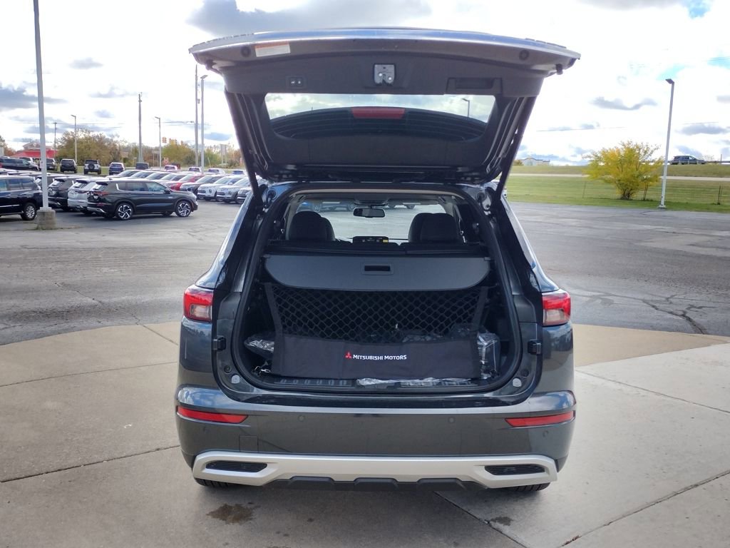 New 2025 Mitsubishi Outlander SE image 16