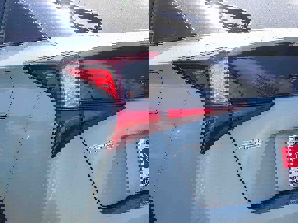 Used 2019 Toyota Prius LE image 7