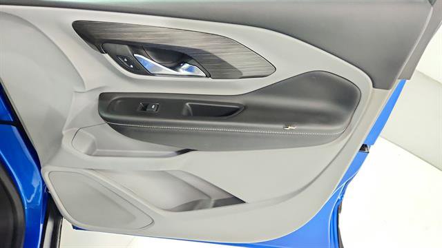 Used 2024 GMC Terrain SLT image 25