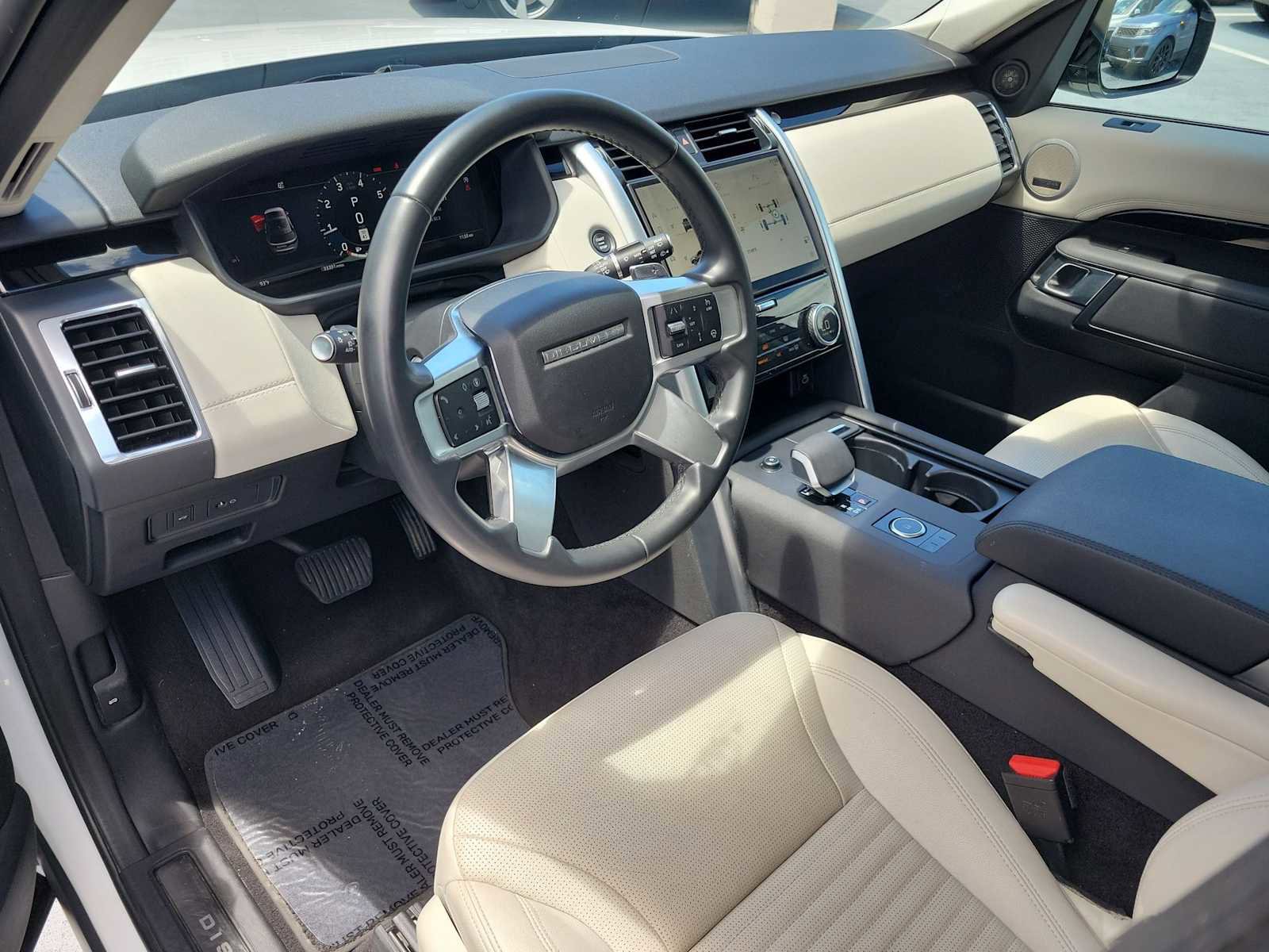 Used 2025 Land Rover Discovery S AWD/4WD image 2