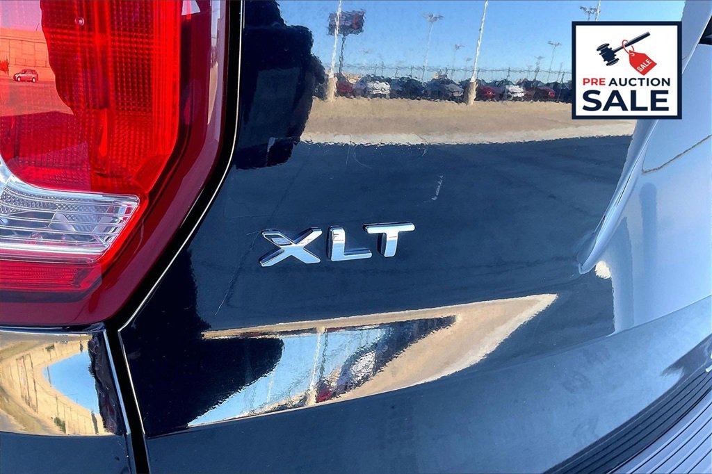 Used 2018 Ford Explorer XLT image 8