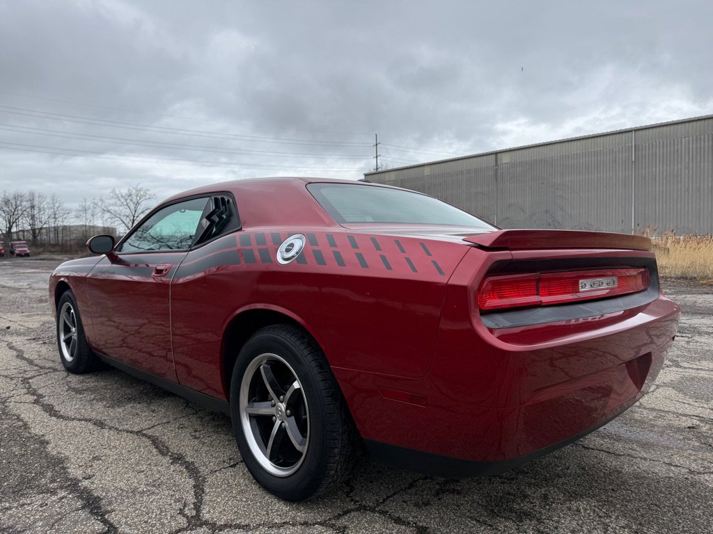 Used 2010 Dodge Challenger SE image 5