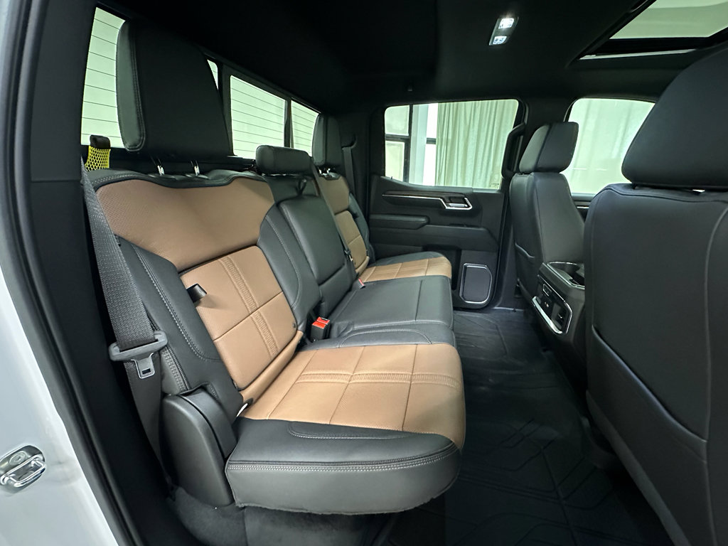 Certified 2024 Chevrolet Silverado 1500 High Country w/ High Country Premium Package AWD/4WD image 24