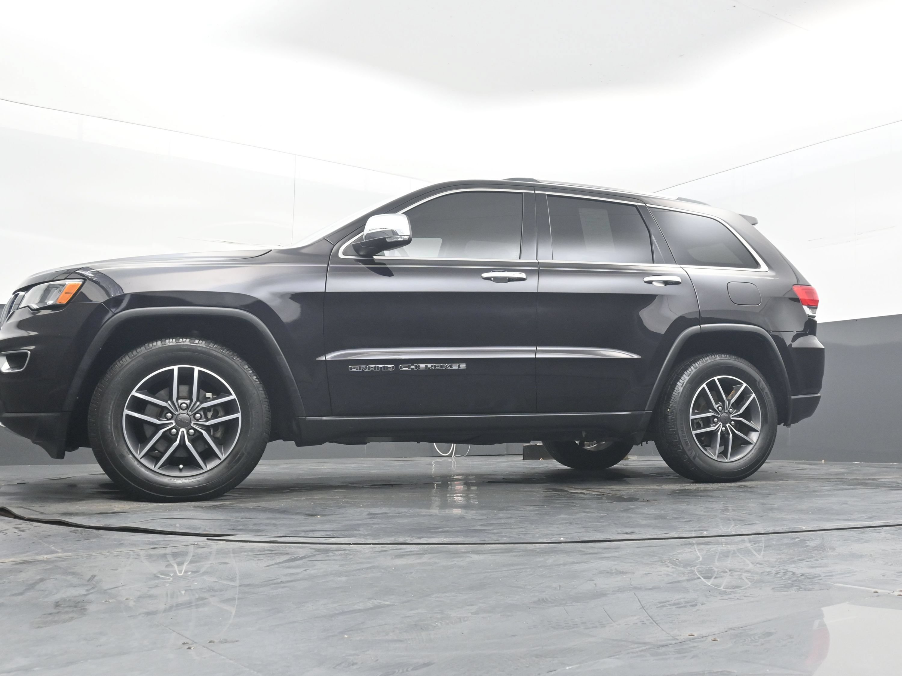 Used 2019 Jeep Grand Cherokee Limited RWD image 25