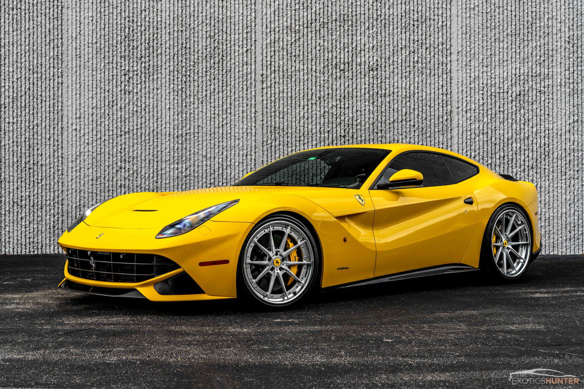 Used 2014 Ferrari F12 Berlinetta RWD image 33