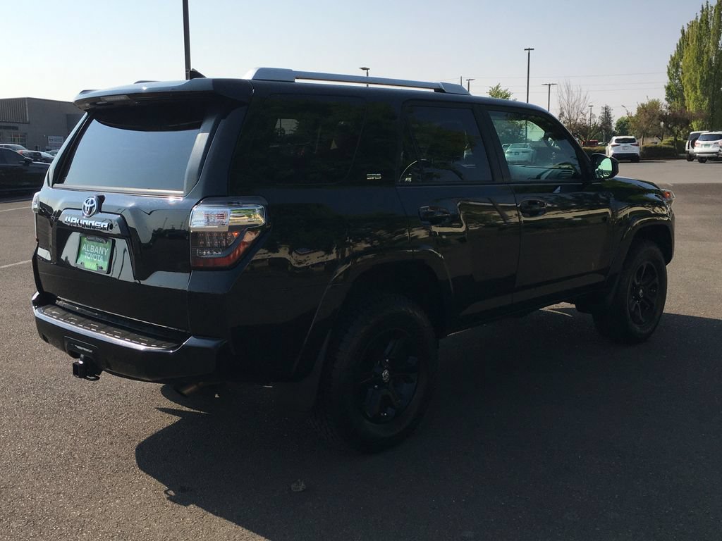 Used 2018 Toyota 4Runner SR5 AWD/4WD image 7