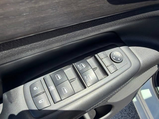 Used 2018 Jeep Grand Cherokee Altitude AWD/4WD image 25