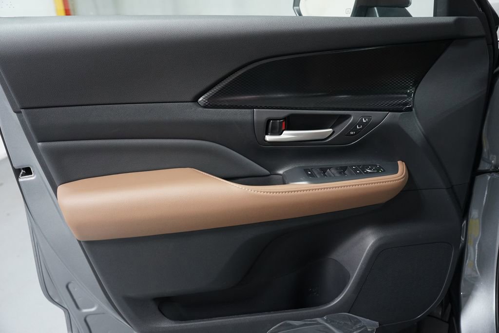 New 2026 Toyota Grand Highlander AWD Hybrid image 33