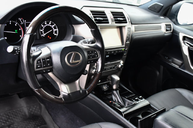 Used 2021 Lexus GX 460 Premium w/ Accessory Package AWD/4WD image 16