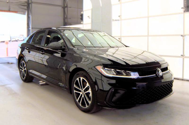 Used 2025 Volkswagen Jetta Sport FWD image 3