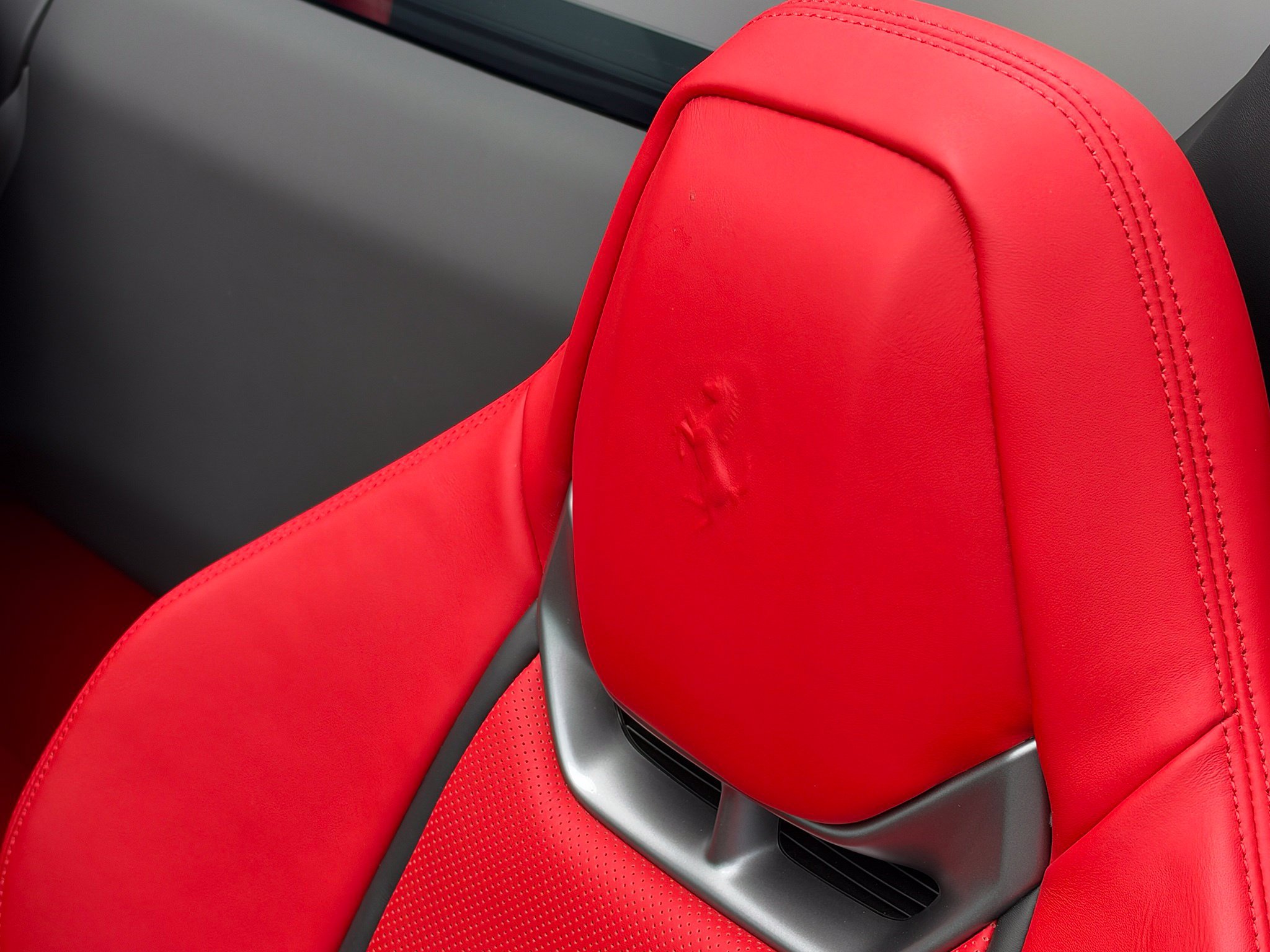 Used 2023 Ferrari 296 GTS RWD image 46